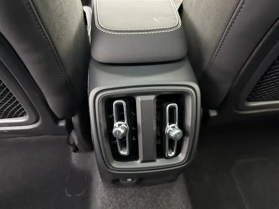 Volvo C40 2024 Long Range PRO 2024 — миниатюра 5
