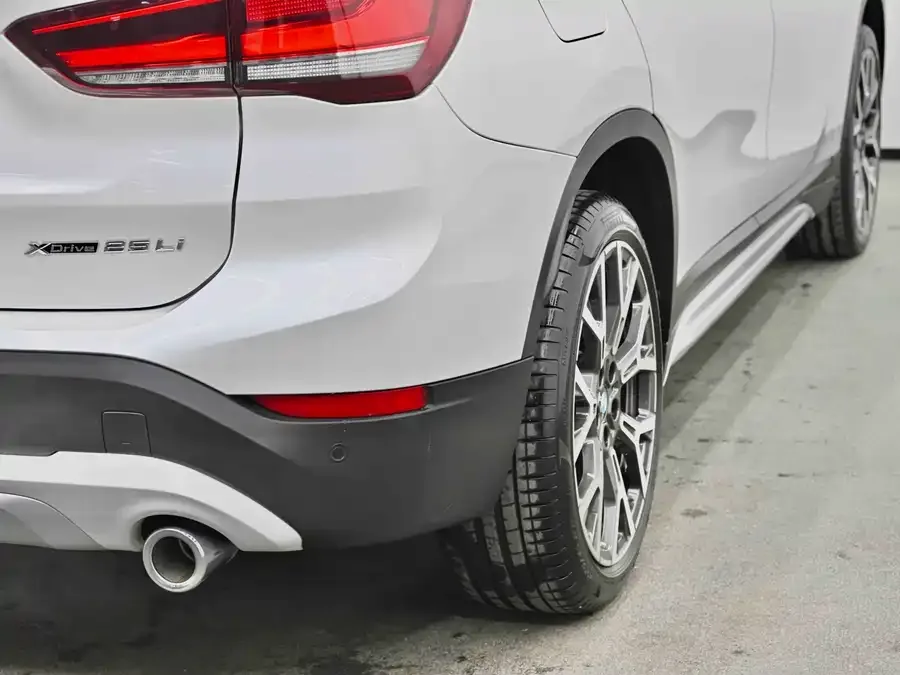BMW X1 2022 xDrive25Li Exclusive Model 2022 — миниатюра 2