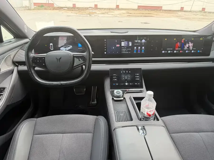 Voyah Lantu light chasing Lantu Light Chasing 2024 PHEV 4WD Long-Range Executive Edition 2025 — миниатюра 3