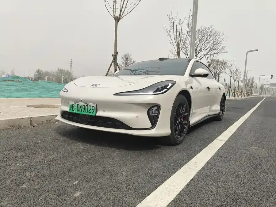 Zhiji L6 2025
