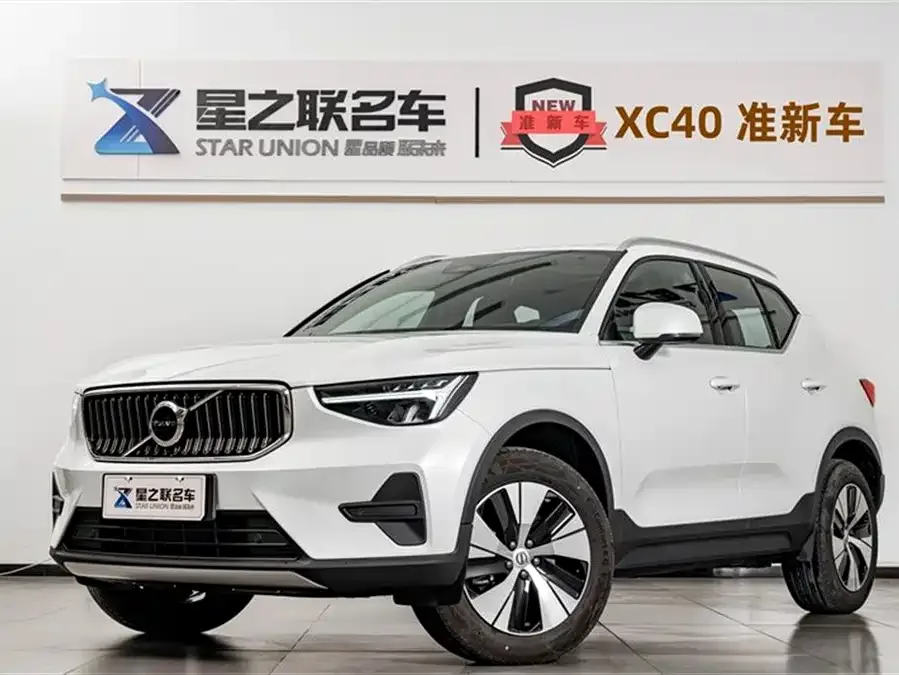 Volvo XC40 2025
