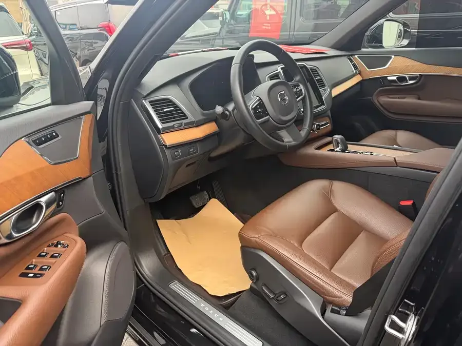 Volvo XC90 2022 B5 Zhixing Deluxe Edition 5-seater 2022 — миниатюра 3