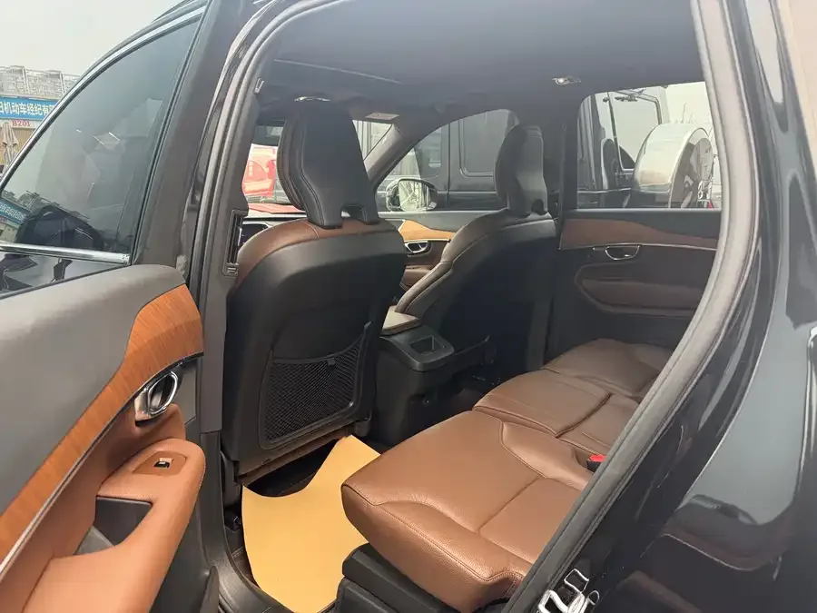 Volvo XC90 2022 B5 Zhixing Deluxe Edition 5-seater 2022 — миниатюра 5