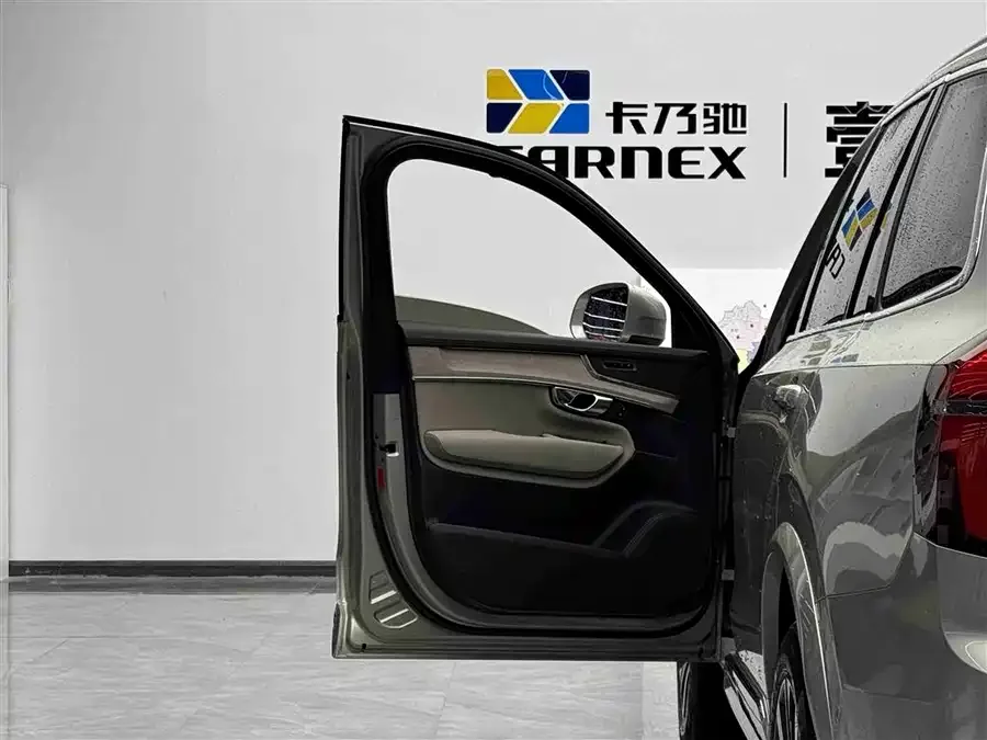 Volvo XC90 2025 Model B6 Zhiyuan Luxury Edition 6 Seaters 2025 — миниатюра 2