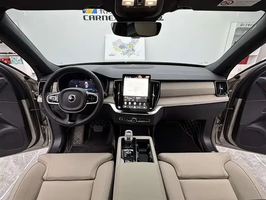 Volvo XC90 2025 Model B6 Zhiyuan Luxury Edition 6 Seaters 2025 — миниатюра 3