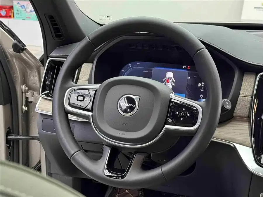 Volvo XC90 2025 Model B6 Zhiyuan Luxury Edition 6 Seaters 2025 — миниатюра 4