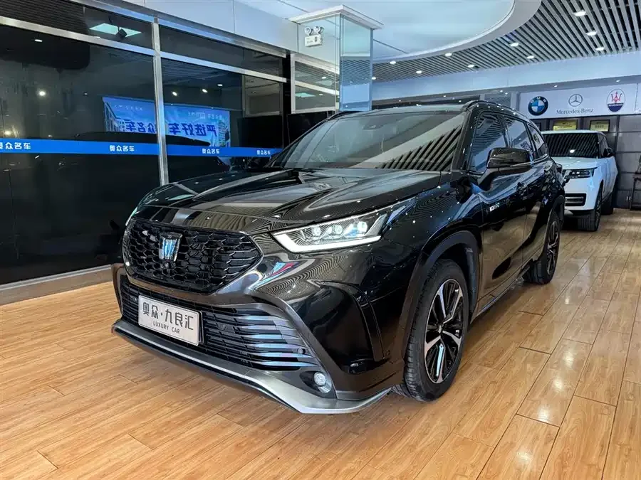 Toyota Crown Land 2023