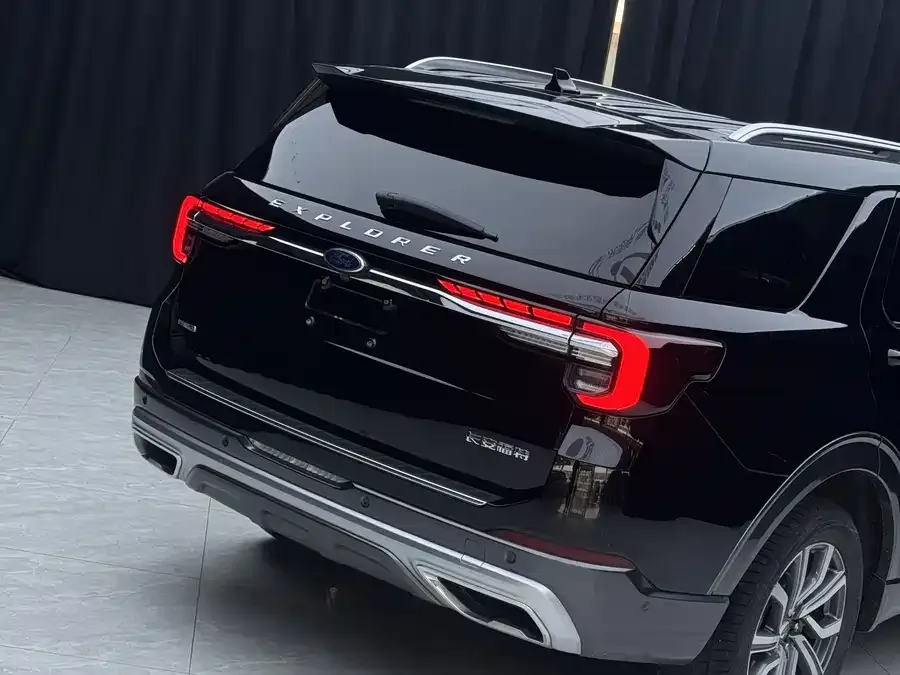 Ford Explorer Explorer 2023 EcoBoost 285 4WD Titanium Edition 7 Seaters 2023 — миниатюра 3