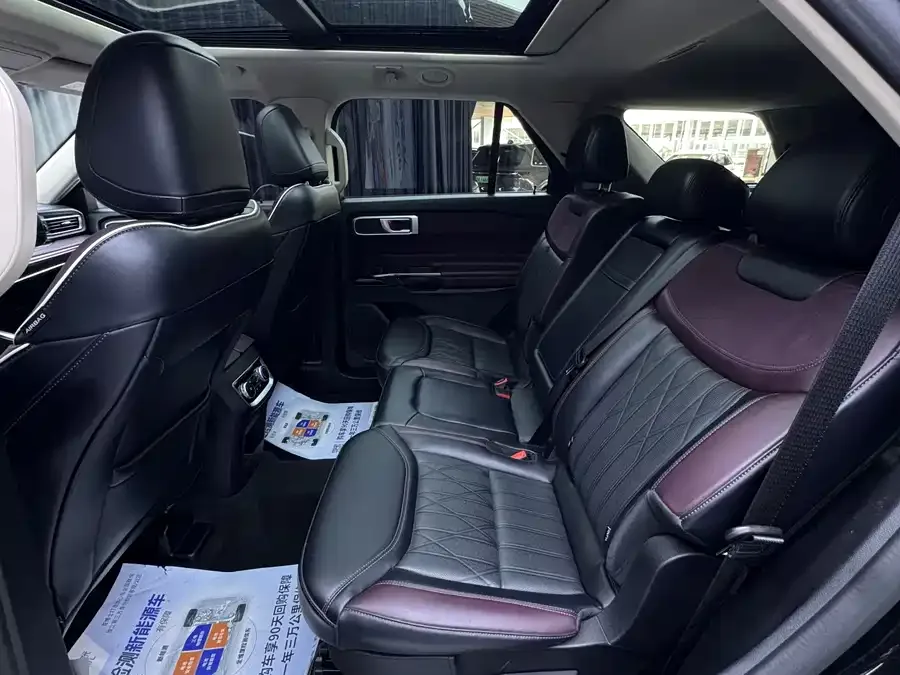 Ford Explorer Explorer 2023 EcoBoost 285 4WD Titanium Edition 7 Seaters 2023 — миниатюра 5
