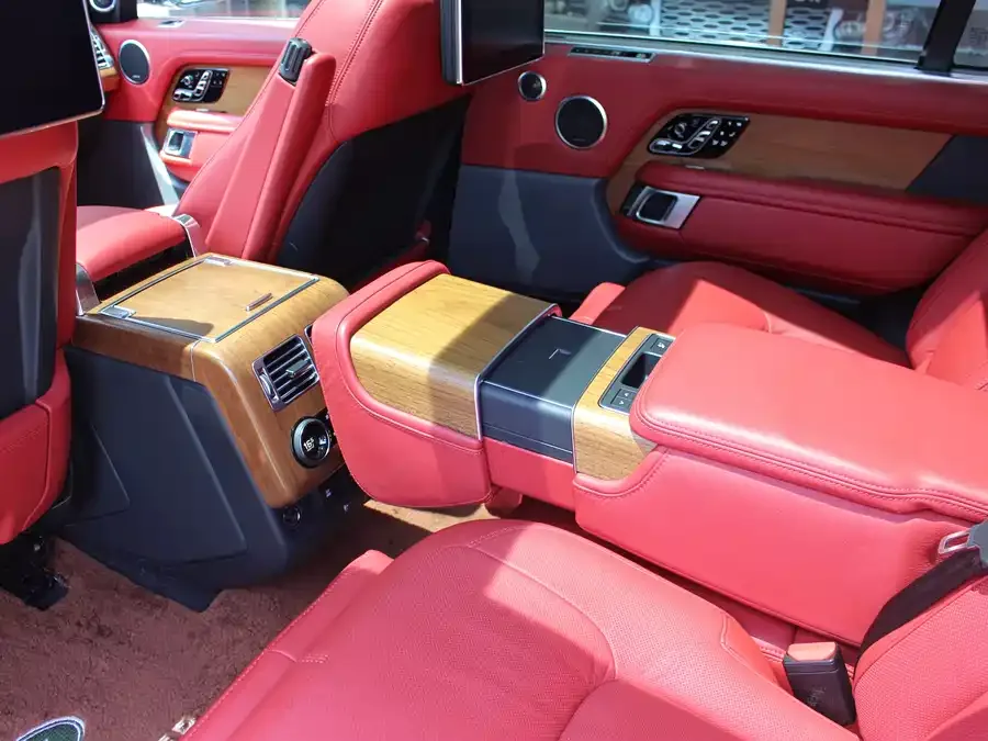 Land Rover Range Rover Range Rover 2020 3.0 L6 Honor Creation Extended Edition 2023 — миниатюра 3