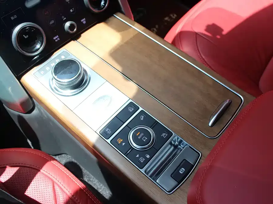 Land Rover Range Rover Range Rover 2020 3.0 L6 Honor Creation Extended Edition 2023 — миниатюра 4
