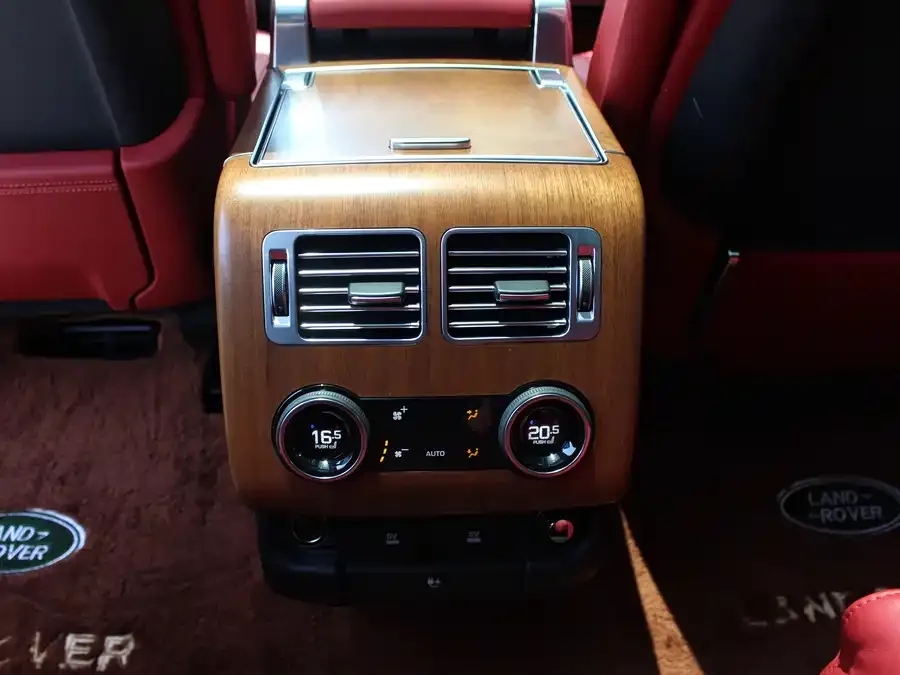 Land Rover Range Rover Range Rover 2020 3.0 L6 Honor Creation Extended Edition 2023 — миниатюра 5