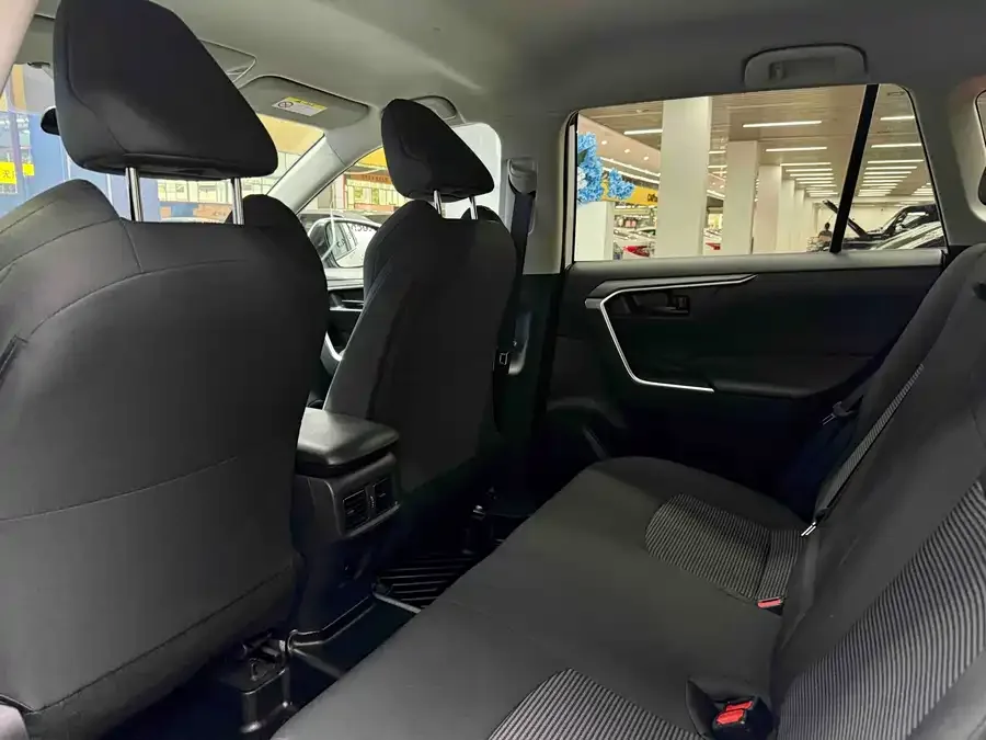 Toyota Wildlander Wildlander 2022 facelift 2.0L CVT two-wheel drive leading version 2022 — миниатюра 5