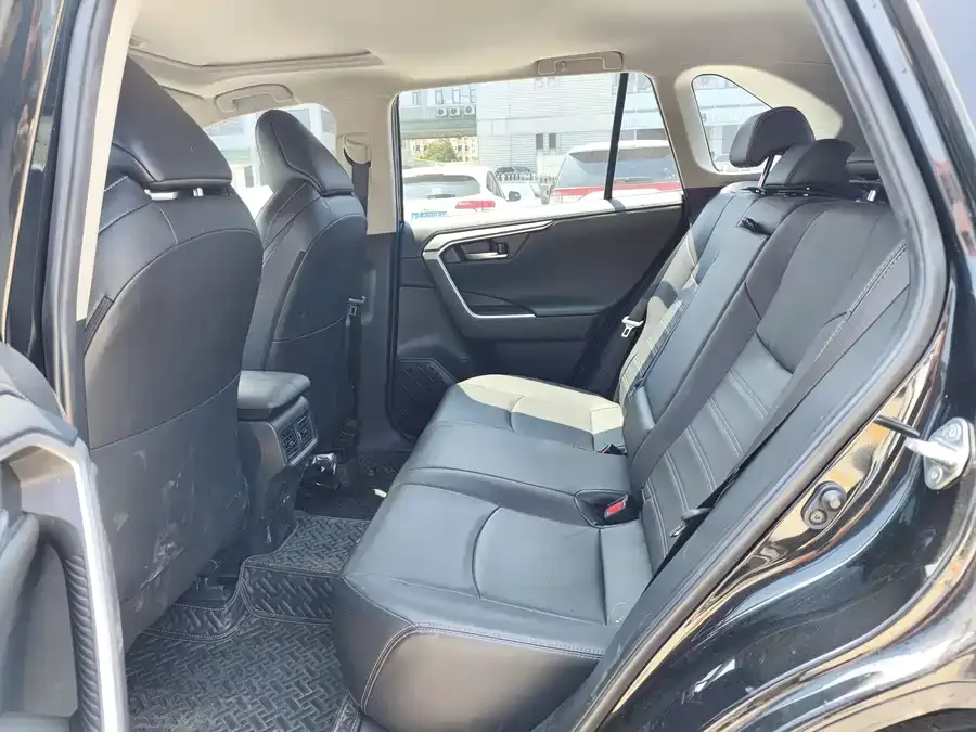 Toyota Wildlander Wildlander 2022 2.0L CVT 2WD Luxury PLUS Edition 2022 — миниатюра 2