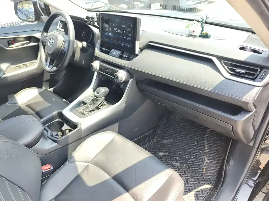 Toyota Wildlander Wildlander 2022 2.0L CVT 2WD Luxury PLUS Edition 2022 — миниатюра 5