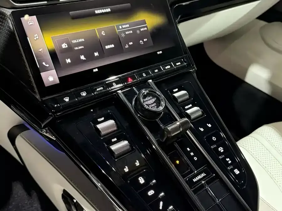 Aston Martin Vantage V8 Vantage 2024 4.0T V8 Coupe 2024 — миниатюра 3