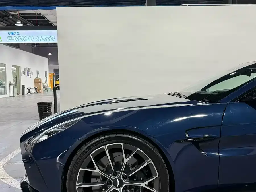 Aston Martin Vantage V8 Vantage 2024 4.0T V8 Coupe 2024 — миниатюра 5