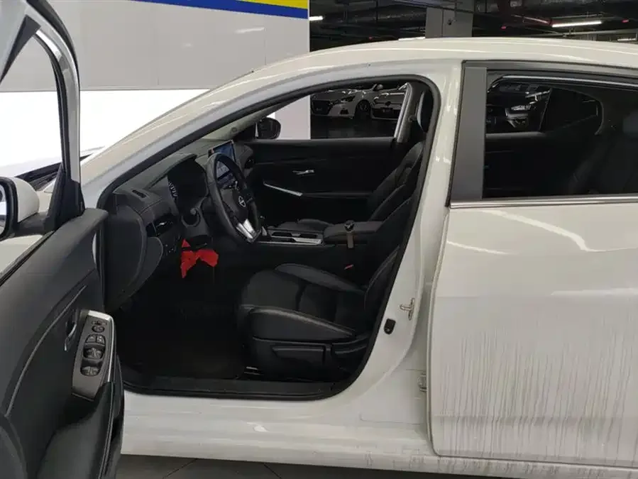 Nissan Sylphy Sylphy 2023 1.6L CVT Intelligent Driving Edition 2023 — миниатюра 3