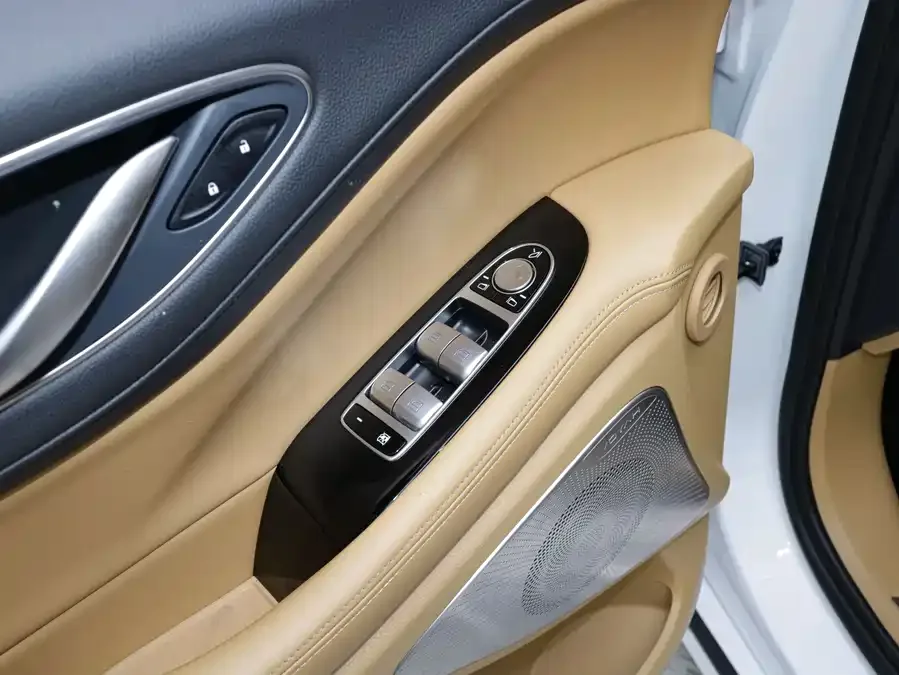 Voyah Lantu Dreamer 2025 Lantu Dreamer PHEV 4WD Premium Kunpeng Edition 2025 — миниатюра 2