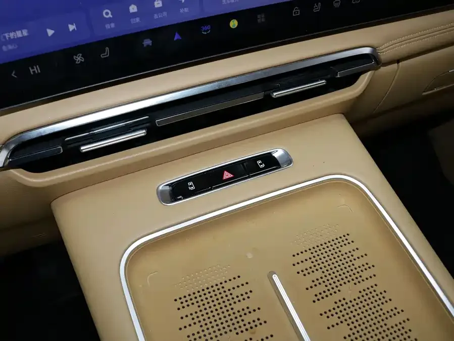Voyah Lantu Dreamer 2025 Lantu Dreamer PHEV 4WD Premium Kunpeng Edition 2025 — миниатюра 3