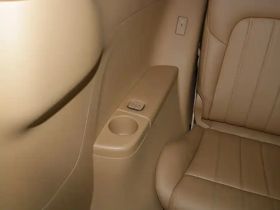 Voyah Lantu Dreamer 2025 Lantu Dreamer PHEV 4WD Premium Kunpeng Edition 2025 — миниатюра 5