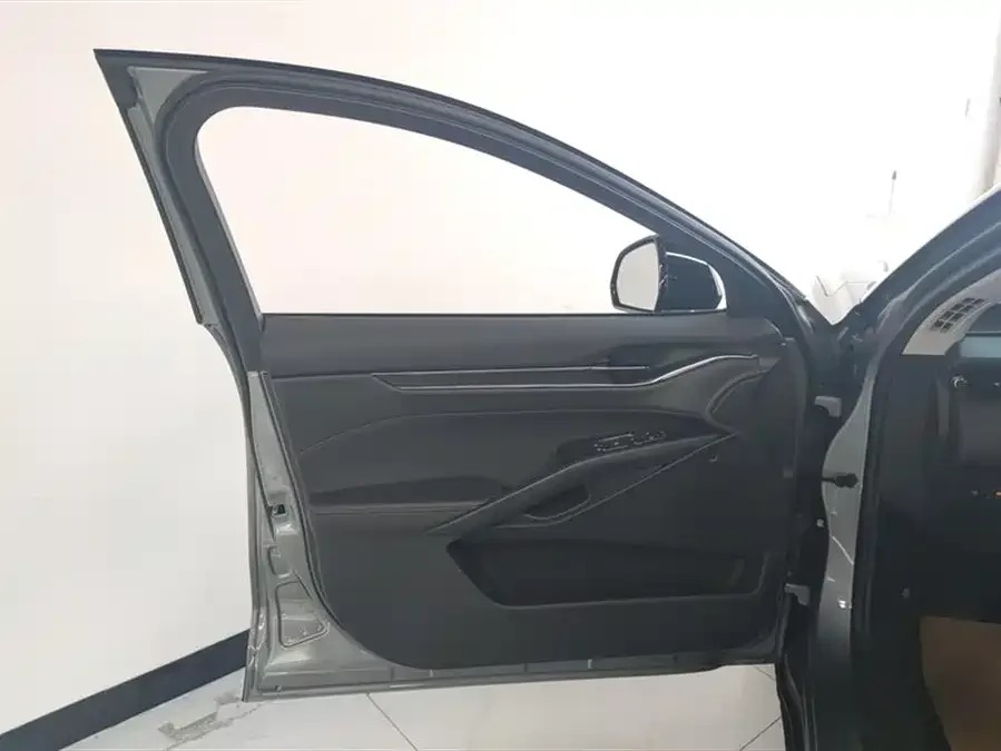 Ford Mondeo Mondeo 2022 facelift EcoBoost 245 luxury model 2023 — миниатюра 4
