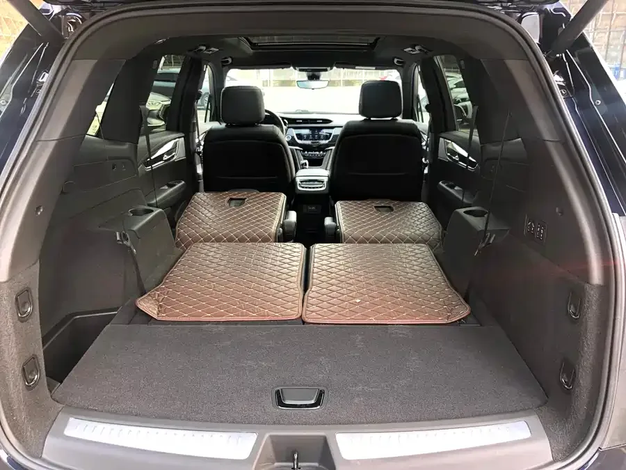 Cadillac XT6 2022 2.0T 6-seat 4WD luxury standard version 2022 — миниатюра 4
