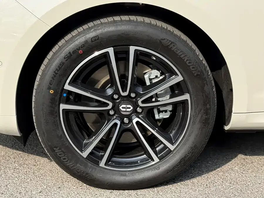 AITO M5 M5 2025 Extended Range Ultra Rear-wheel Drive 2026 — миниатюра 2
