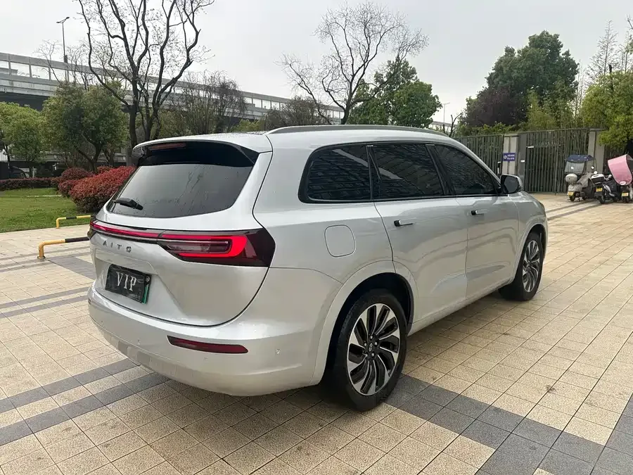 AITO M7 QM7 2024 1.5T RWD Plus Edition 5 Seaters 2023 — миниатюра 4