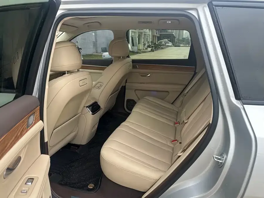 AITO M7 QM7 2024 1.5T RWD Plus Edition 5 Seaters 2023 — миниатюра 5