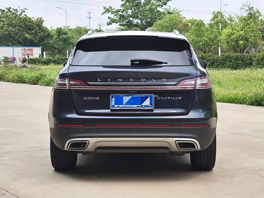 Lincoln Navigator Navigator 2021 2.0T 4WD Premium Edition 2022 — миниатюра 4