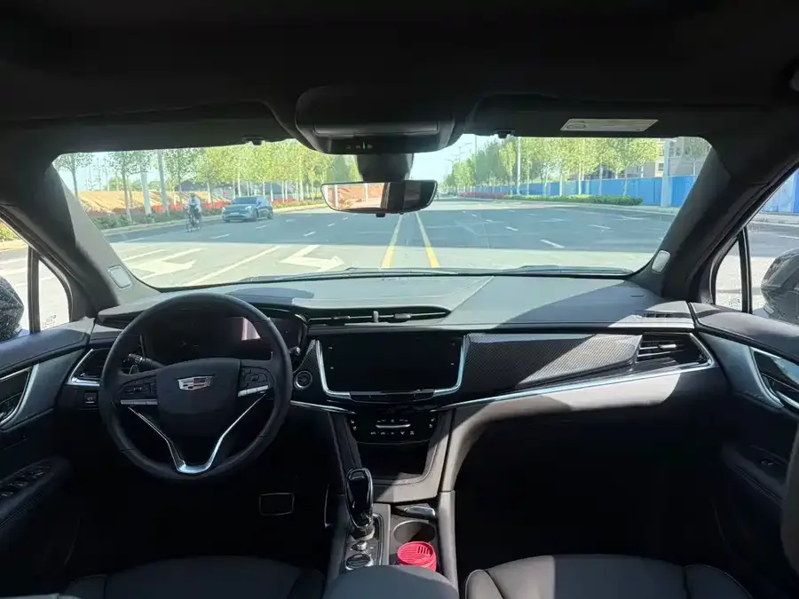 Cadillac XT6 2025 2.0T 6-seat 4WD Premium Executive Black Label Edition 2025 — миниатюра 2
