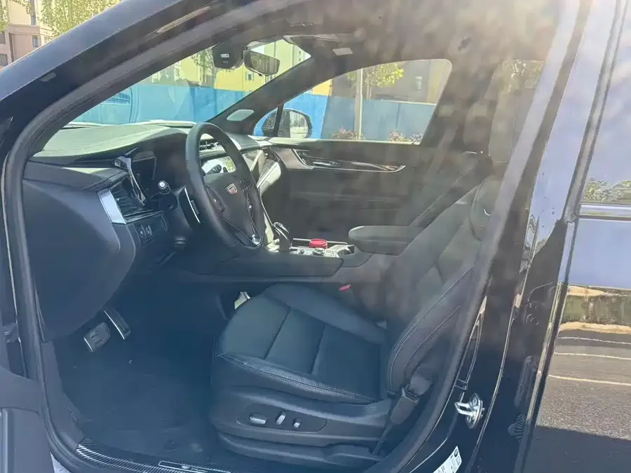 Cadillac XT6 2025 2.0T 6-seat 4WD Premium Executive Black Label Edition 2025 — миниатюра 4
