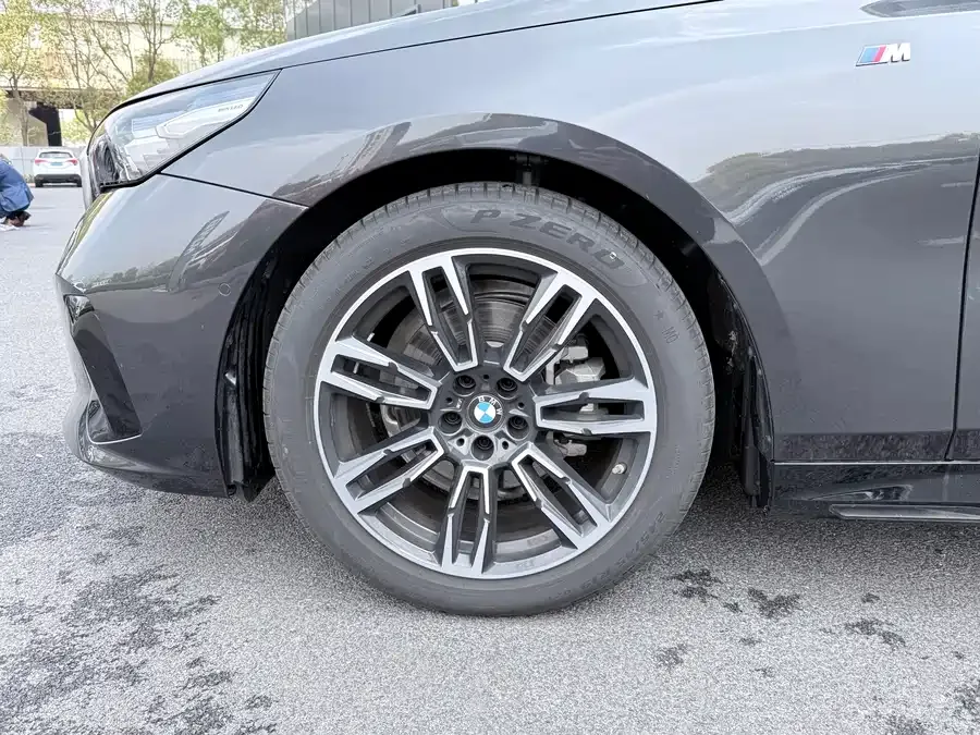 BMW 5 Series BMW 5 Series (Imported) 2024 525i M Sports Package 2025 — миниатюра 3