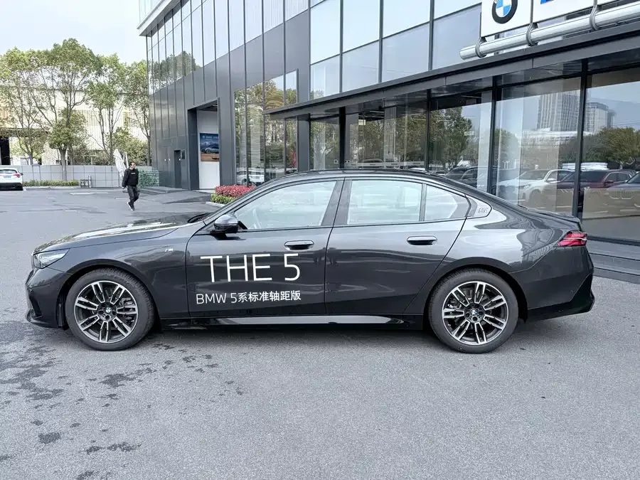 BMW 5 Series BMW 5 Series (Imported) 2024 525i M Sports Package 2025 — миниатюра 5