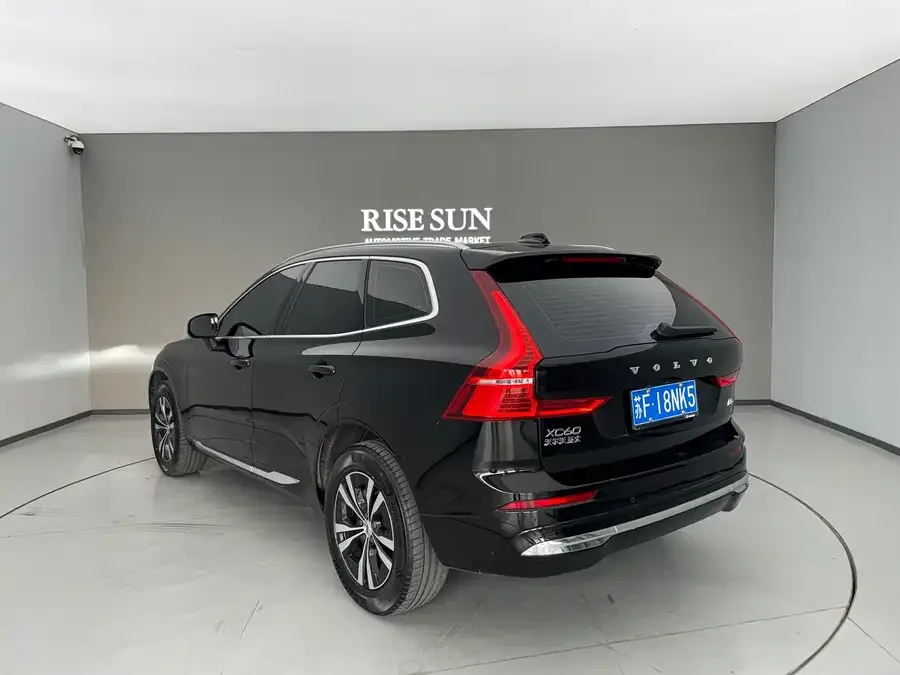 Volvo XC60 2023 B5 4WD Zhiyi Luxury Edition 2023 — миниатюра 3
