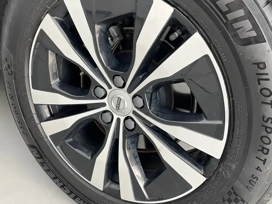 Volvo XC60 2023 B5 4WD Zhiyi Luxury Edition 2023 — миниатюра 4