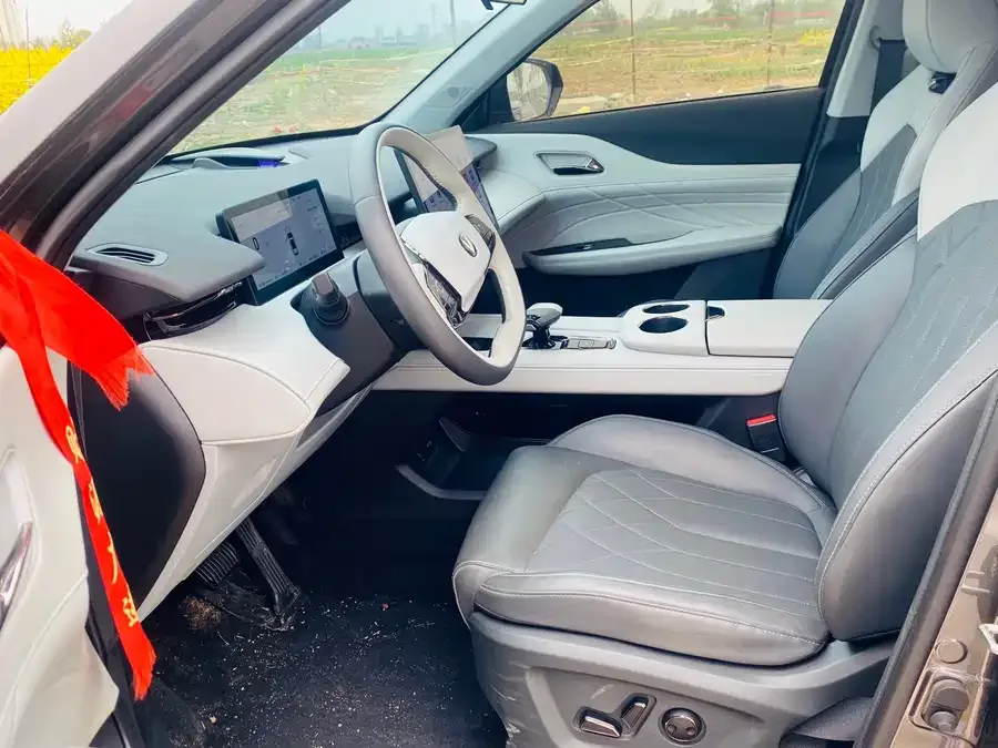 Changan UNI-Z PHEV Changan UNI-Z New Energy 2024 Blue Whale iDD 125km Excellence Edition 2025 — миниатюра 4
