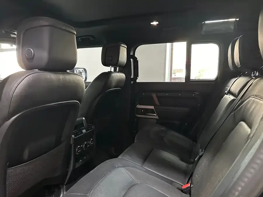 Land Rover guard Land Rover Defender 2024 110 3.0T P400 XS 2024 — миниатюра 5