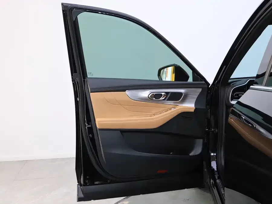 GAC Trumpchi GS8 Trumpchi GS8 2025 Pilot Series 2.0TGDI 2WD Luxury Edition 5 Seaters 2025 — миниатюра 4