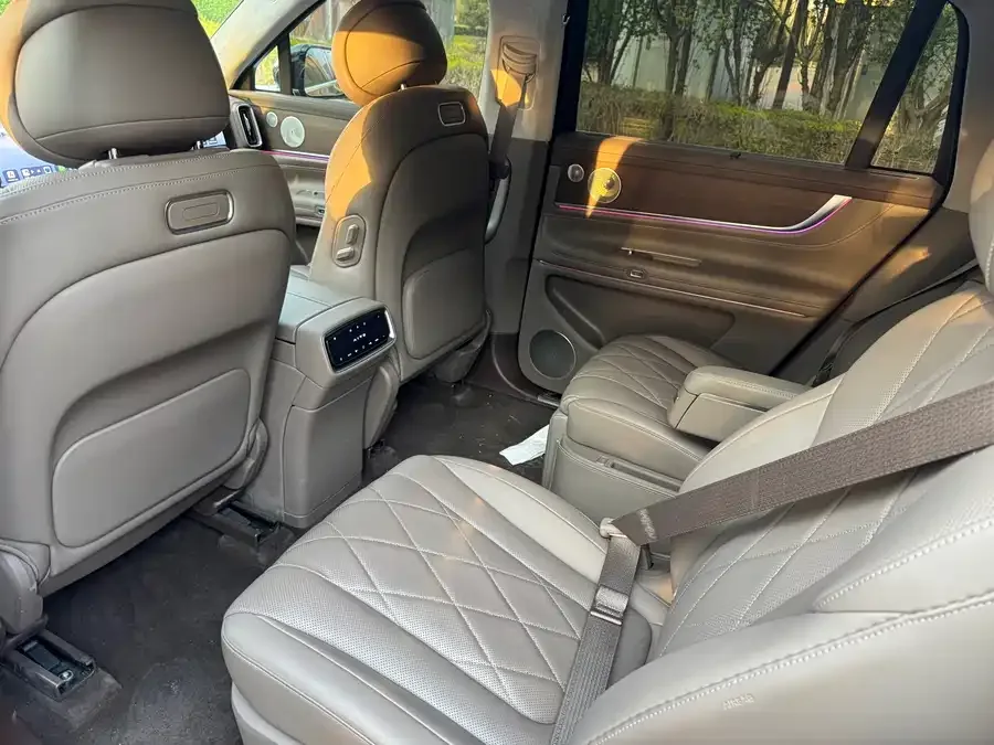 AITO M9 M9 2024 Extended Range Ultra Edition 42kWh 6-seater Edition 2025 — миниатюра 5