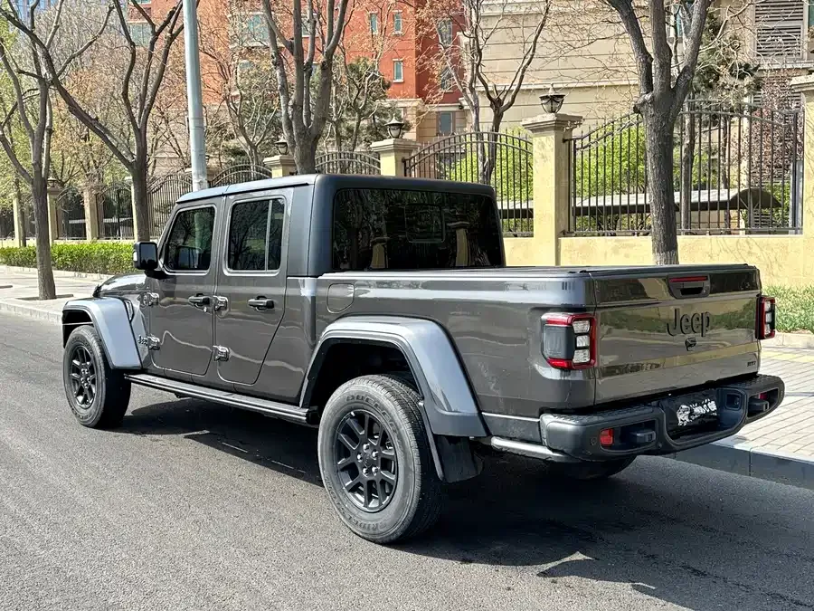 Jeep Gladiator Gladiator 2023 3.6L Overland 2024 — миниатюра 2