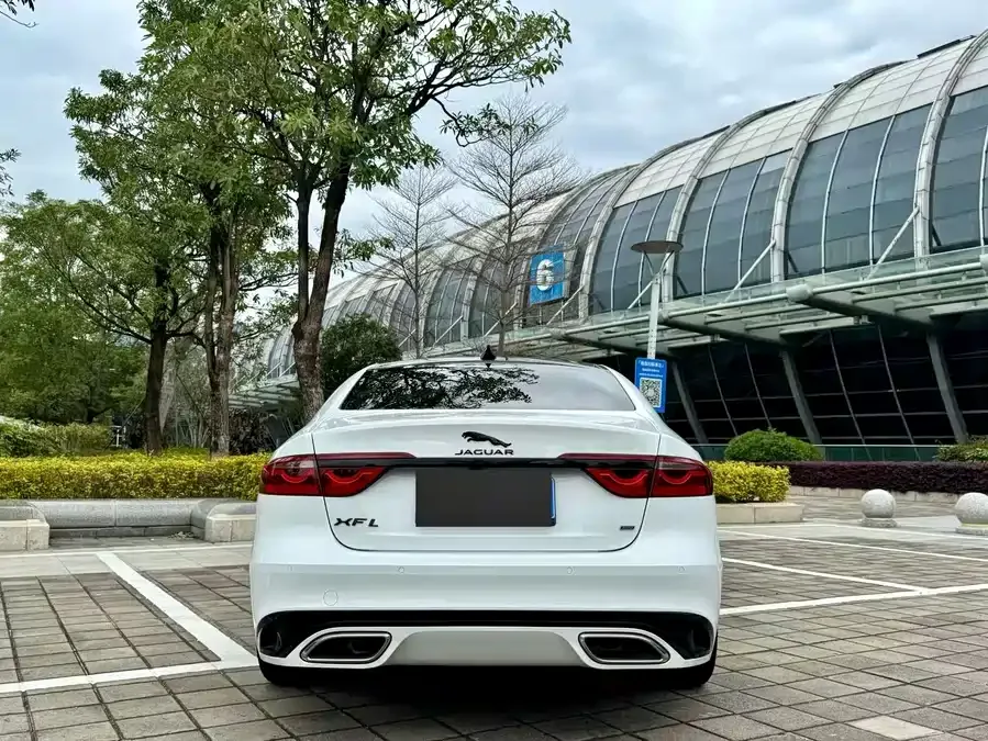 Jaguar XFL 2021 XFL 2.0T P250 4WD Black Sports Edition 2022 — миниатюра 5