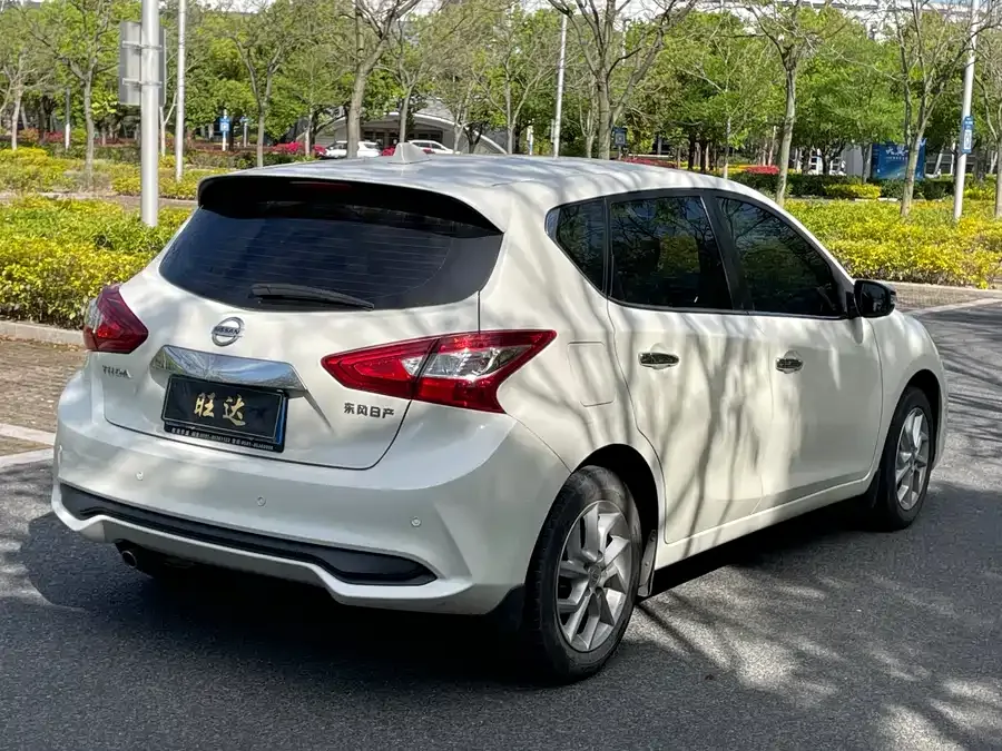 Nissan Tiida Tiida 2021 1.6L CVT Smart Travel Edition 2022 — миниатюра 3