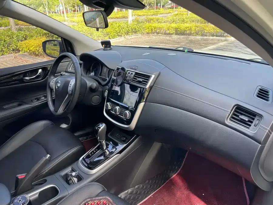 Nissan Tiida Tiida 2021 1.6L CVT Smart Travel Edition 2022 — миниатюра 4