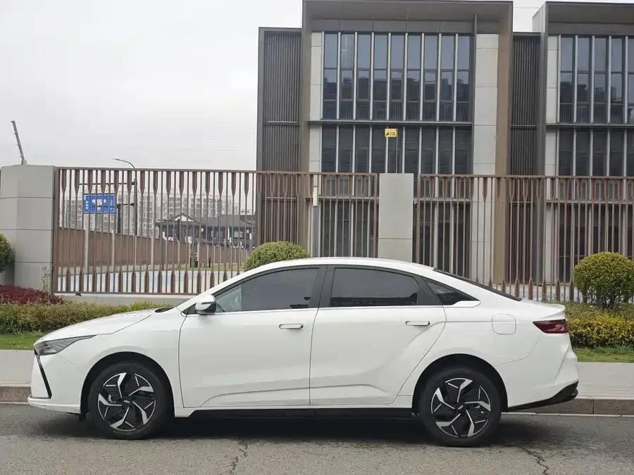 Geely G6 Geely Geometry G6 2024 500KM Premium Model 2023 — миниатюра 3