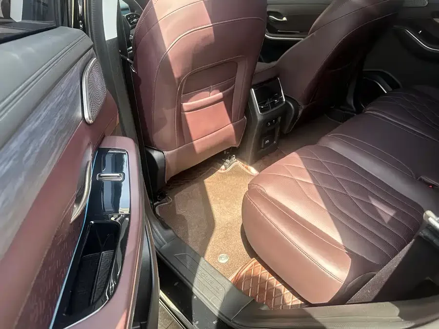 Jetour X90 PRO JETOUR X90 PRO 2024 1.6T DCT Luxury Edition 7 Seaters 2024 — миниатюра 3