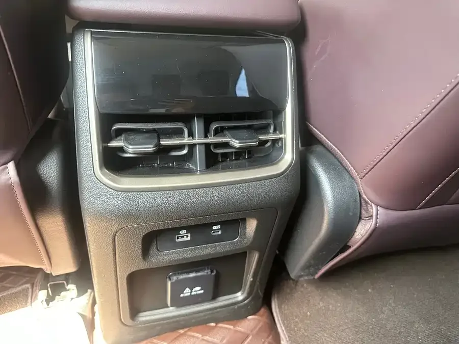 Jetour X90 PRO JETOUR X90 PRO 2024 1.6T DCT Luxury Edition 7 Seaters 2024 — миниатюра 4