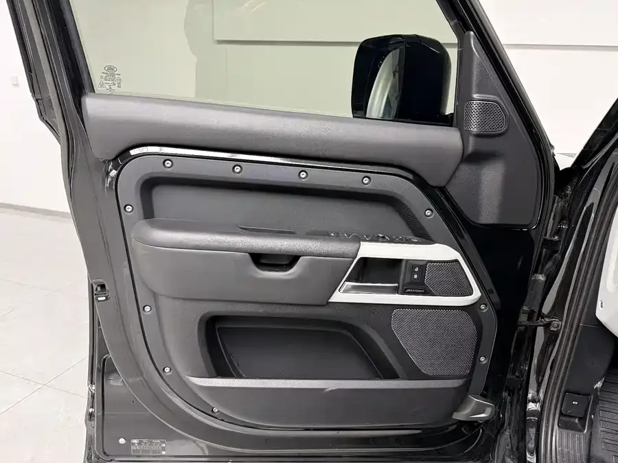 Land Rover guard Land Rover Defender 2023 110 3.0T P400 Dark Special Edition 2022 — миниатюра 2