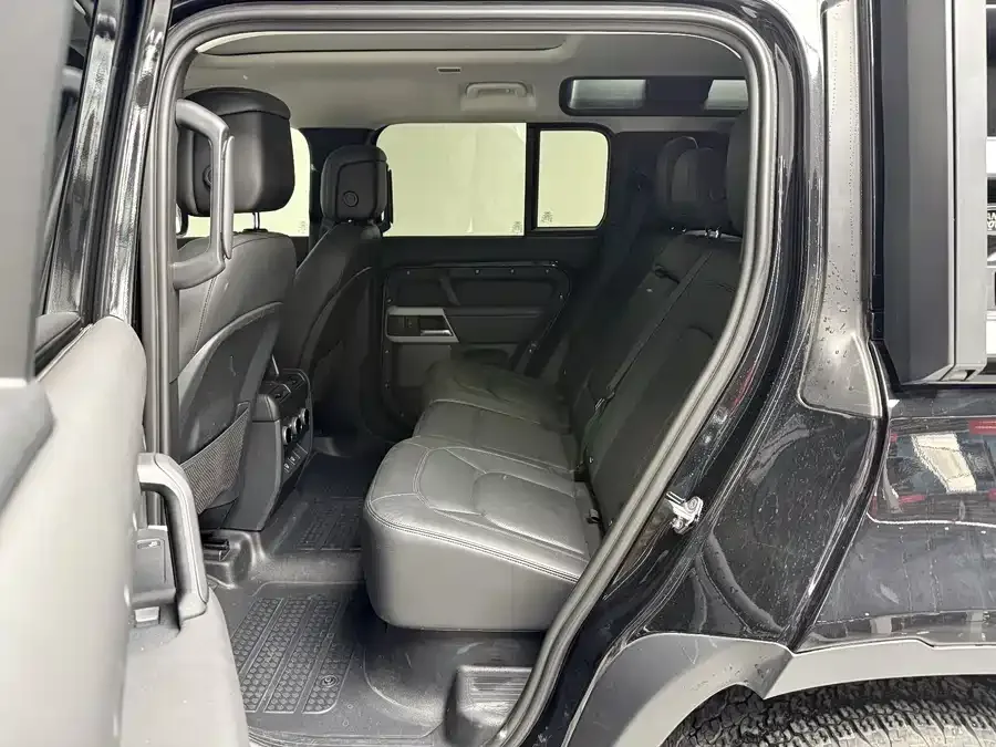 Land Rover guard Land Rover Defender 2023 110 3.0T P400 Dark Special Edition 2022 — миниатюра 4